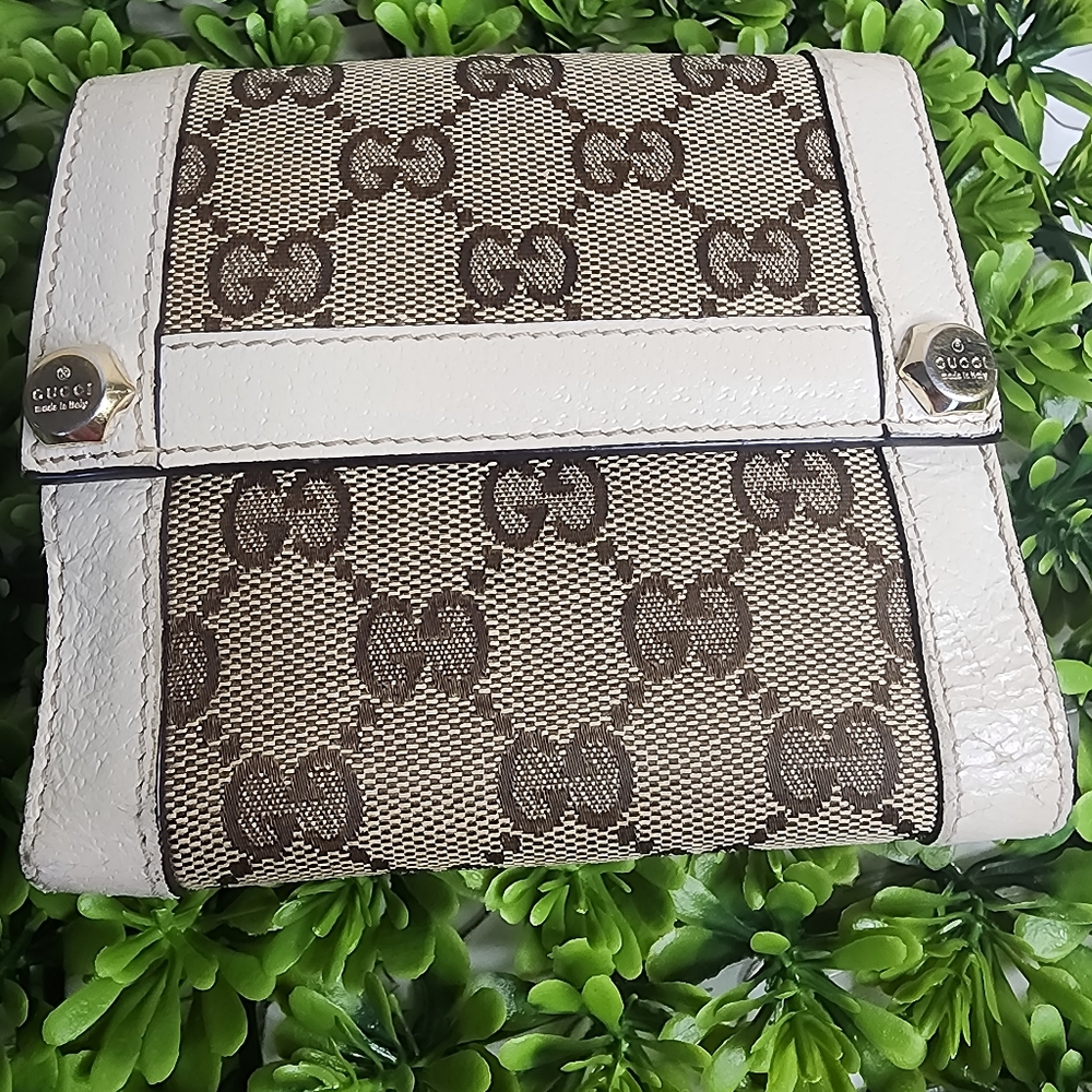 Gucci With COA Bifold Wallet - Picture 2 of 12